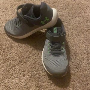 Under Armour shoes size 2.5 great condition!